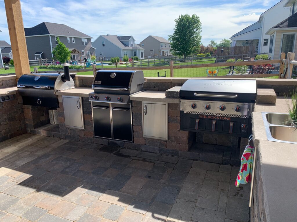 outdoor kitchen builders